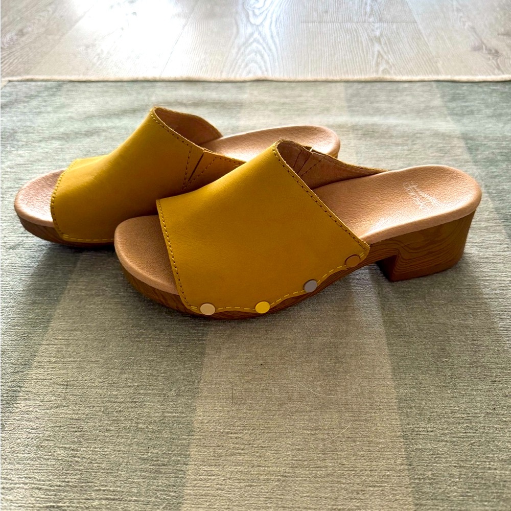 Dansko Gianna Leather Clog